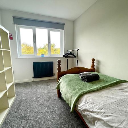 Large 5 Bed Detached House Near Stansted Airport With Parking For 2 Vehicles! Stansted Stays Stansted Mountfitchet Zewnętrze zdjęcie