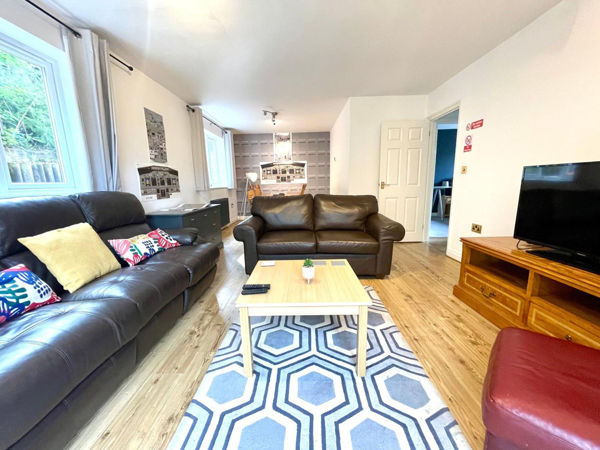 Large 5 Bed Detached House Near Stansted Airport With Parking For 2 Vehicles! Stansted Stays Stansted Mountfitchet Zewnętrze zdjęcie